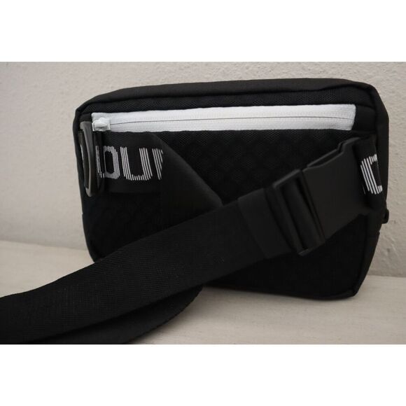 Under Armour 1378418-001 Unisex O/S Black/White UA Essential Crossbody Waist Bag - Picture 13 of 16